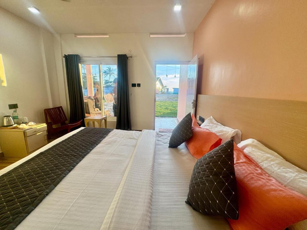 Beach House Varkala By Palmyra Екстер'єр фото